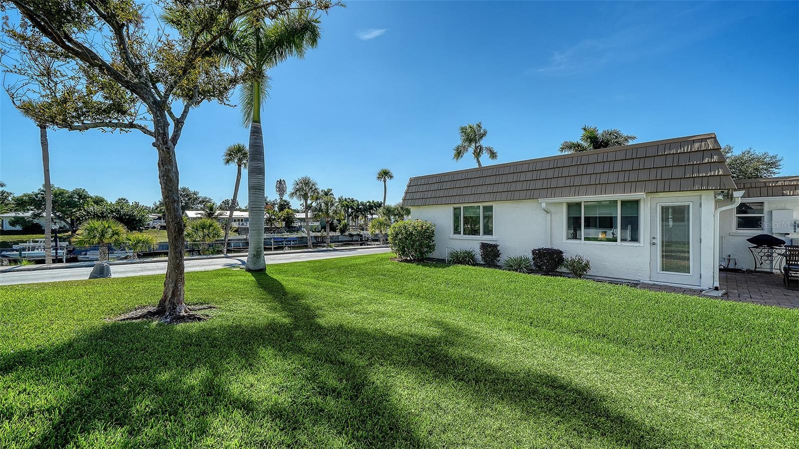 STRATHMORE RIVERSIDE I - Residential Lease