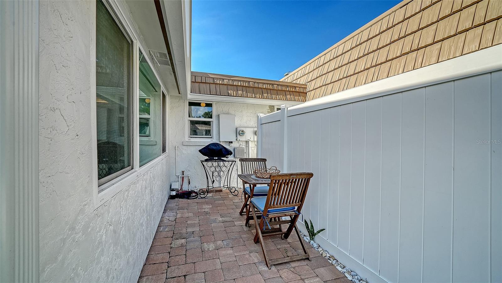 STRATHMORE RIVERSIDE I - Residential Lease