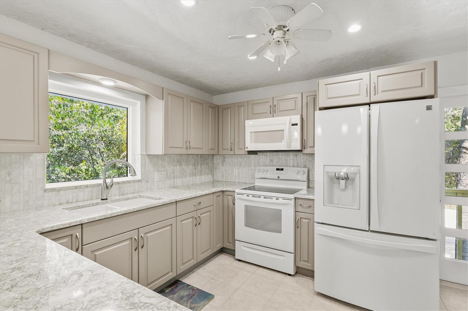 PHILLIPPI SHORES - Residential