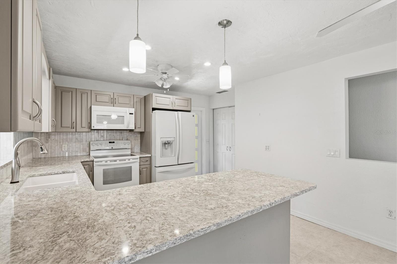 PHILLIPPI SHORES - Residential