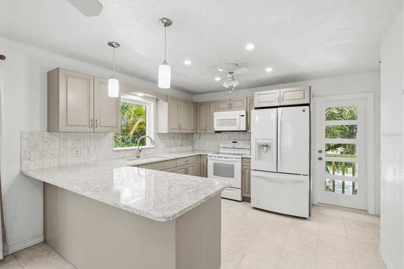 PHILLIPPI SHORES - Residential