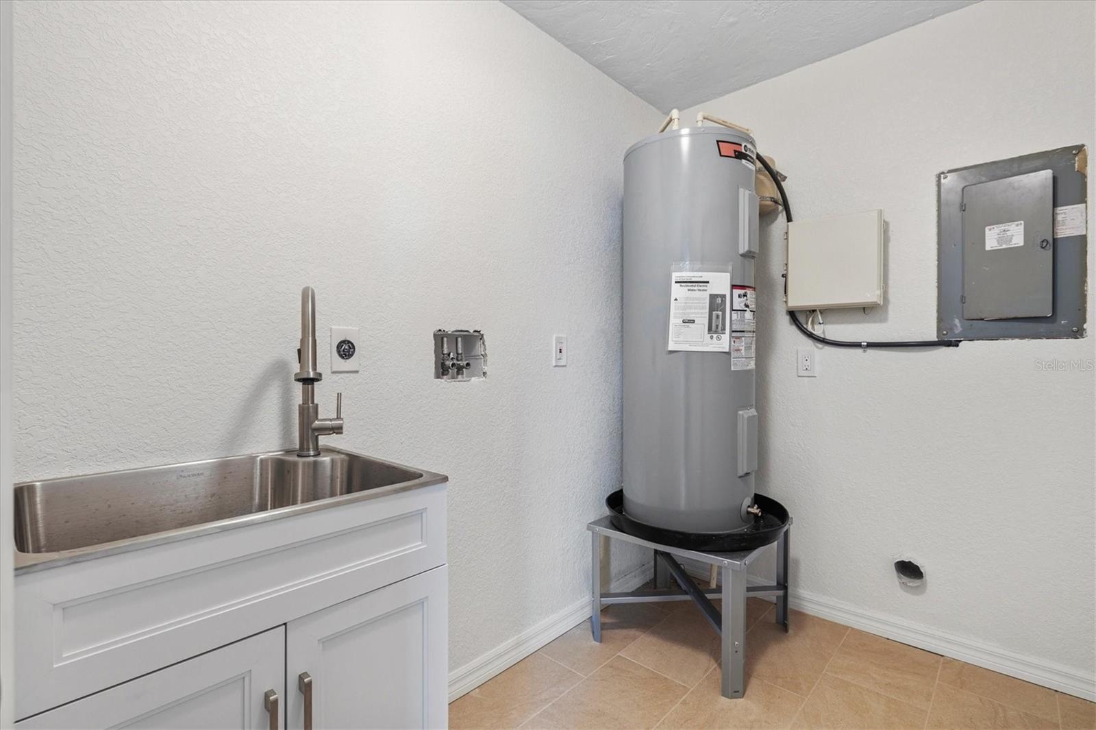 PHILLIPPI SHORES - Residential