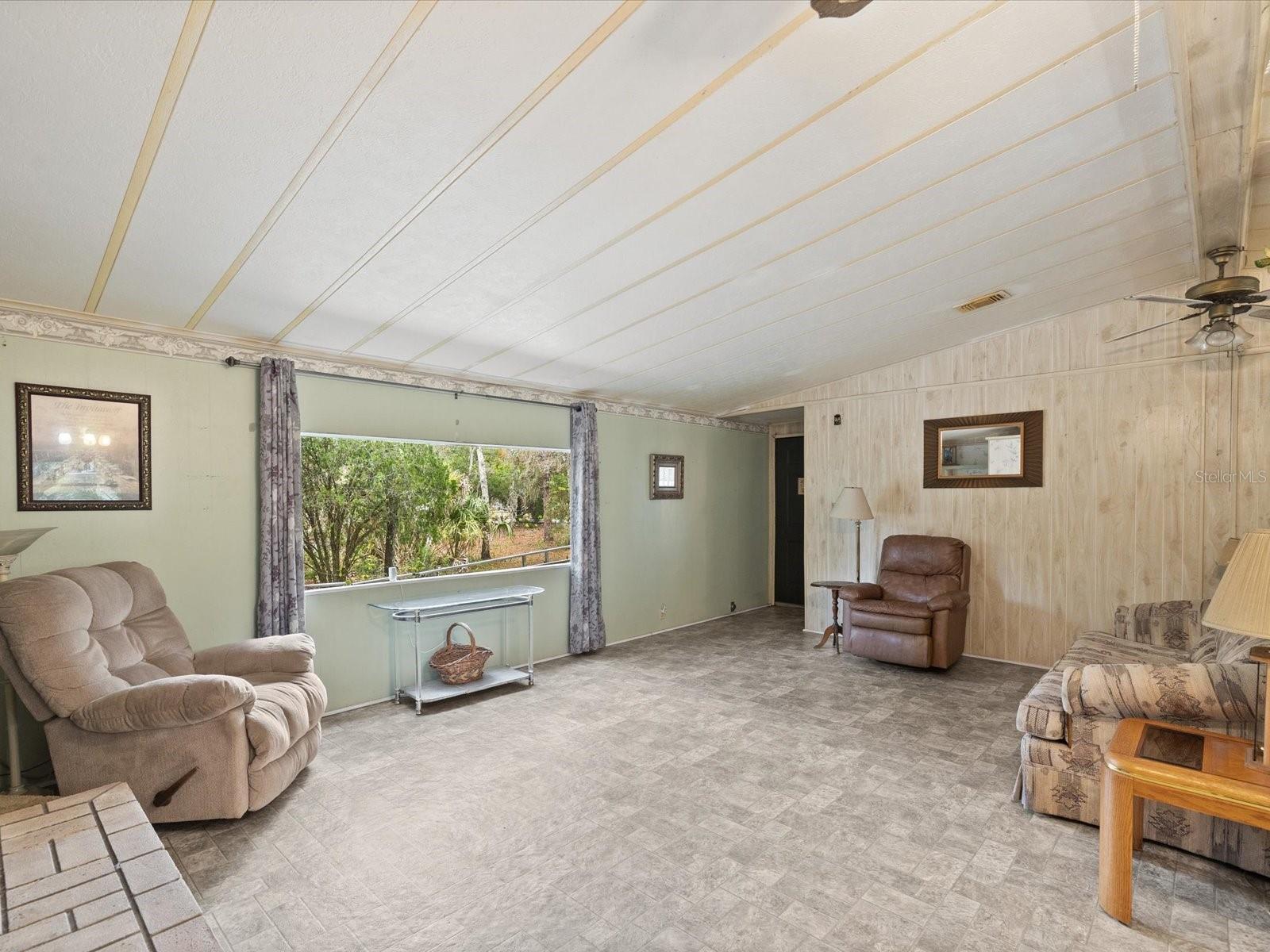 LEISURE HILLS - Residential