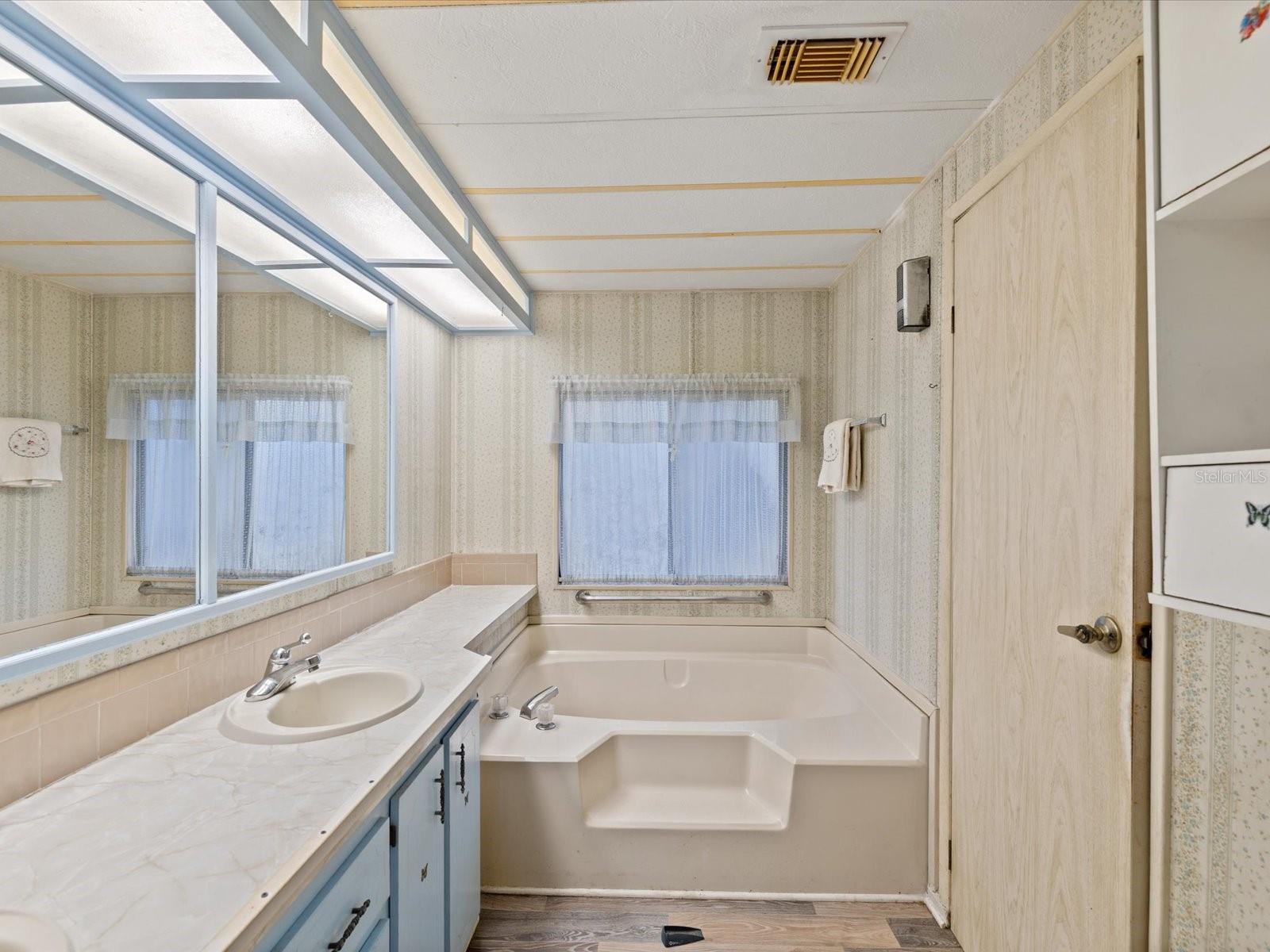 LEISURE HILLS - Residential