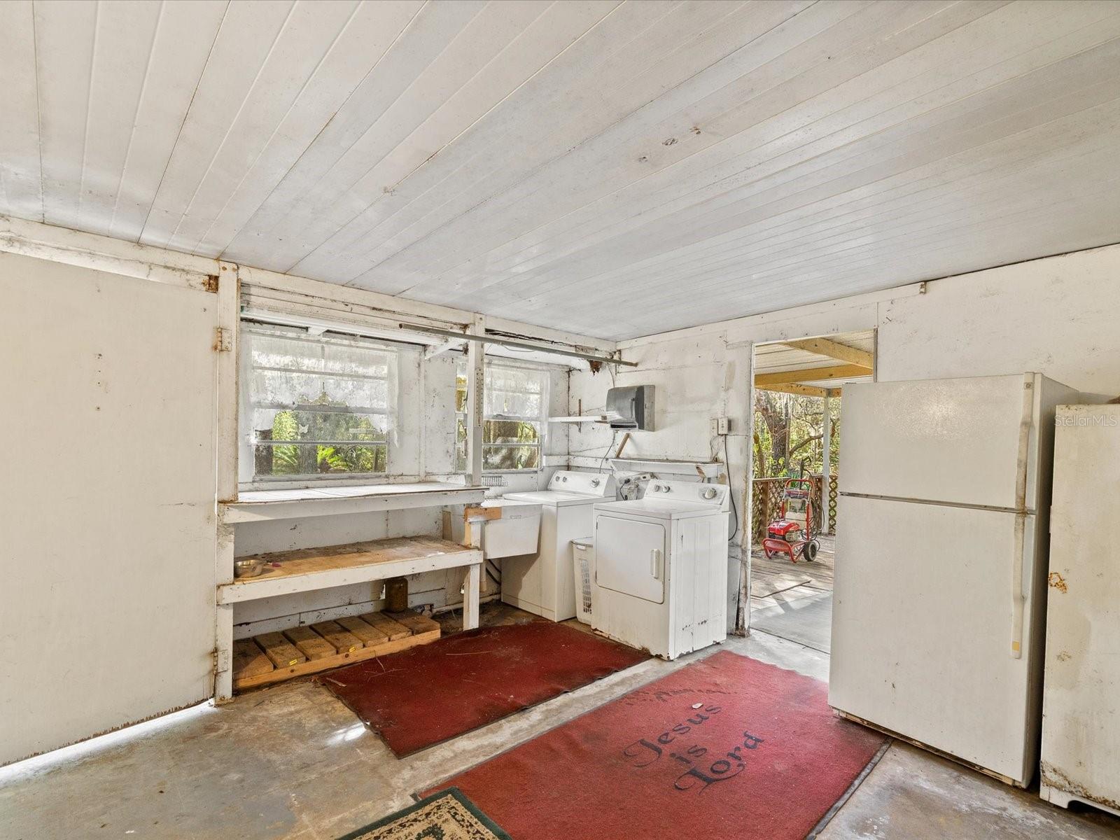 LEISURE HILLS - Residential