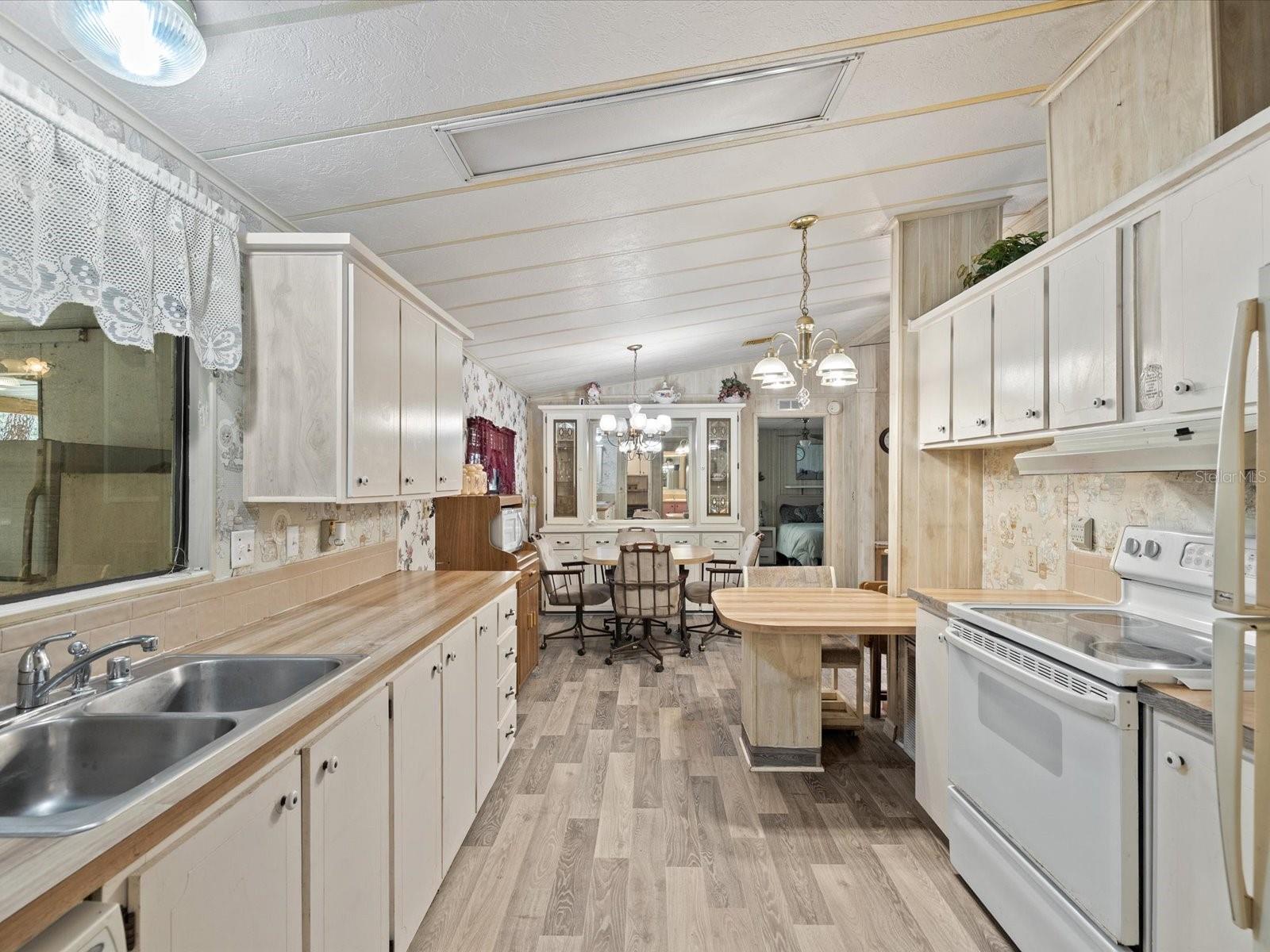 LEISURE HILLS - Residential