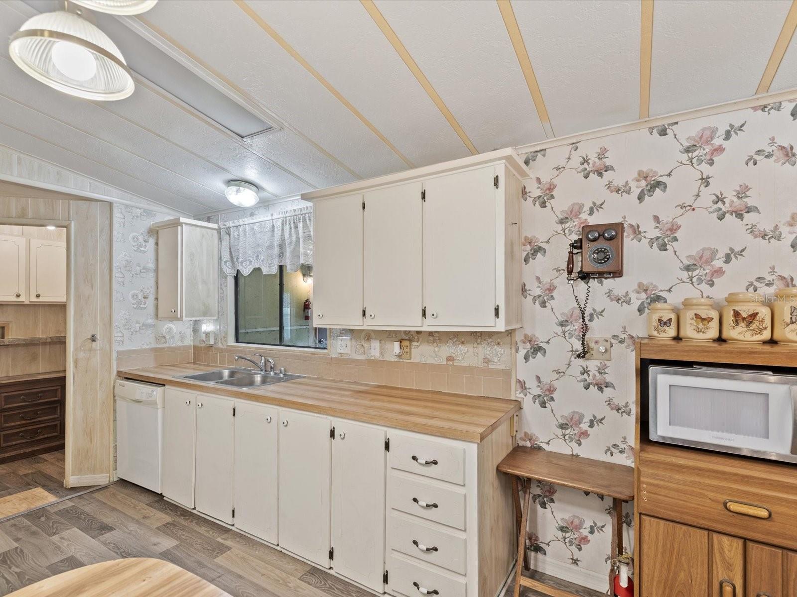 LEISURE HILLS - Residential