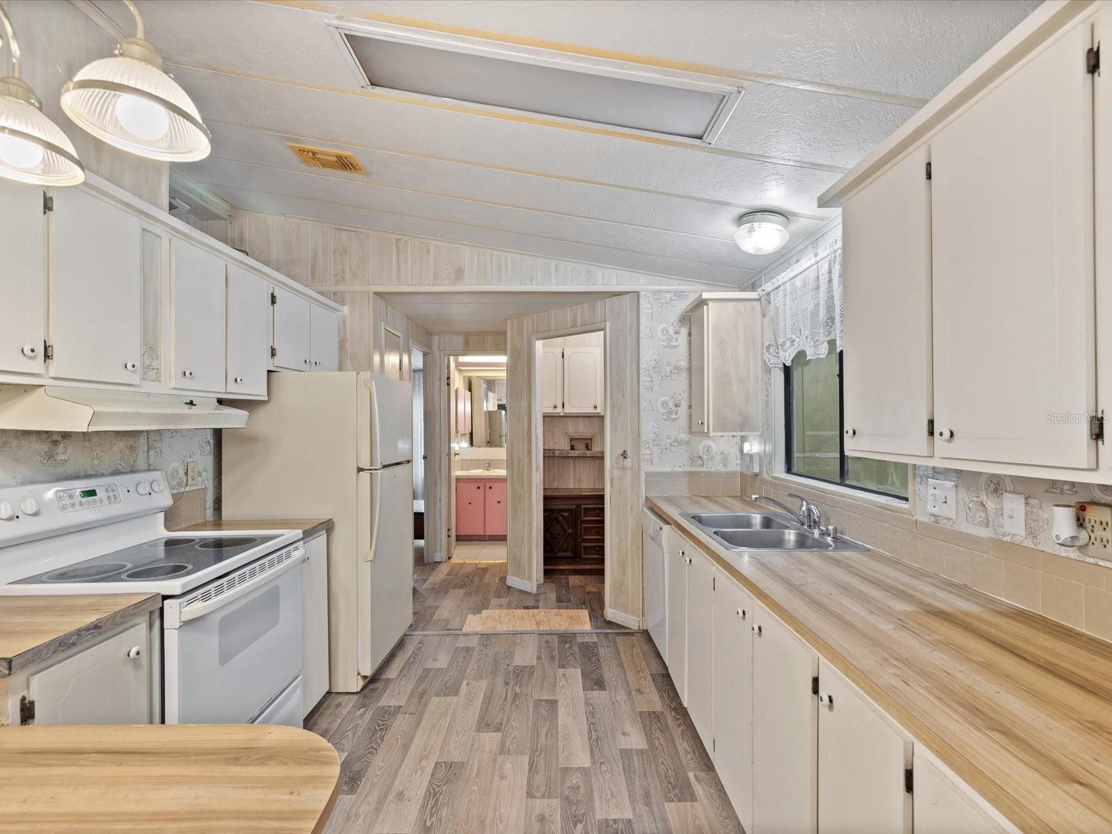 LEISURE HILLS - Residential