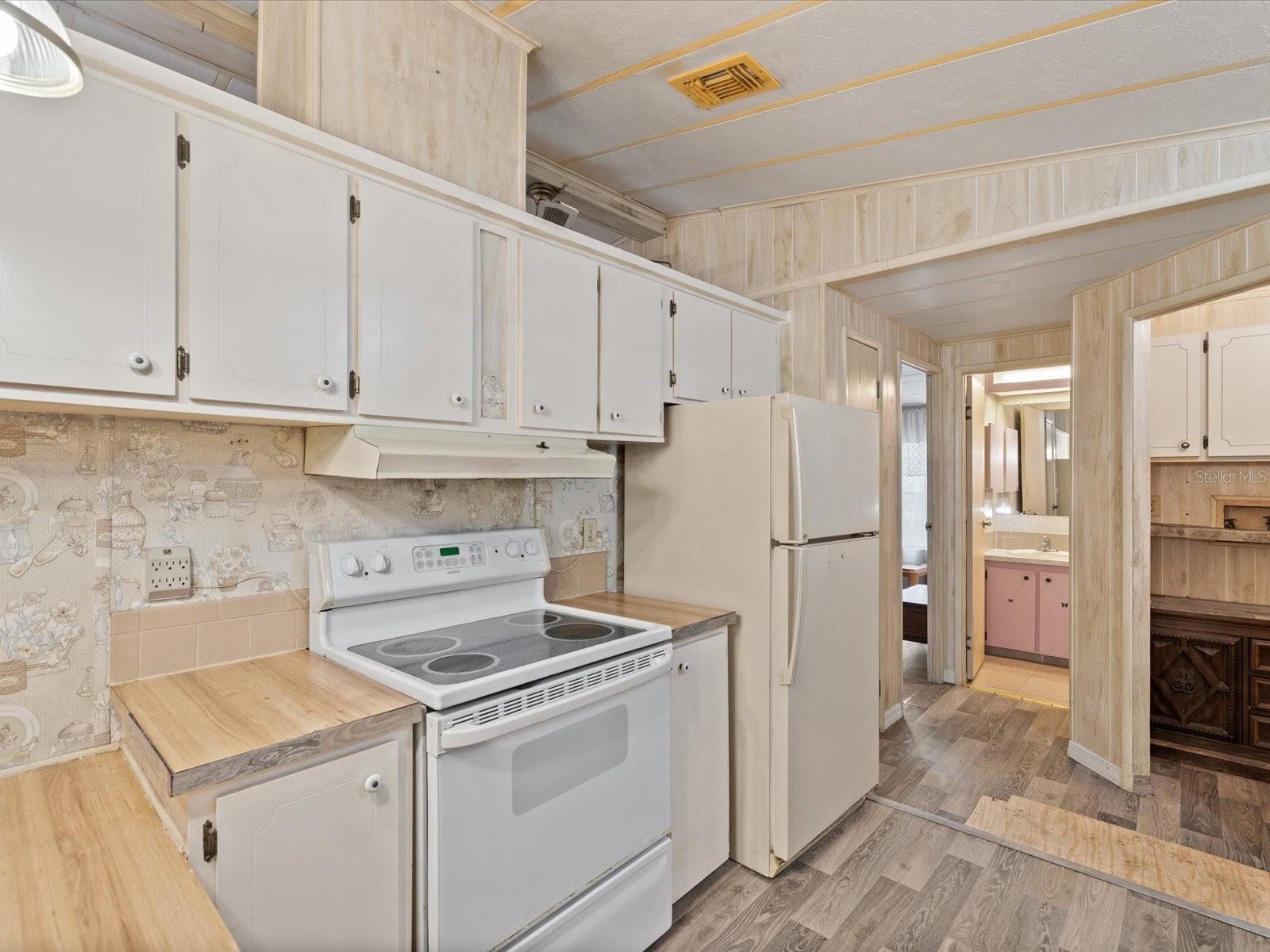 LEISURE HILLS - Residential