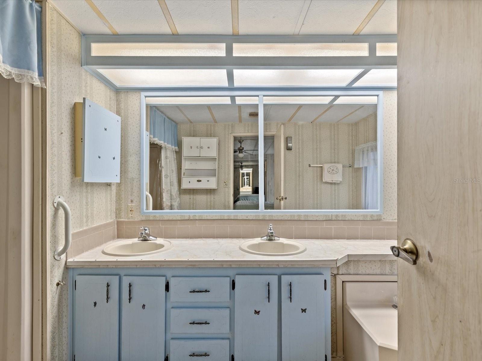 LEISURE HILLS - Residential