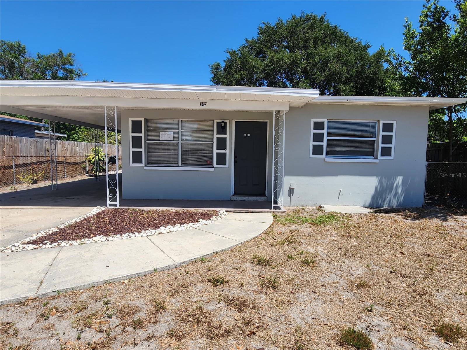 Fully renovated 2 bedroom 1 bathroom with car port. New kitchen and bathroom. Situated next to Raymond James stadium. Excellent West Tampa location