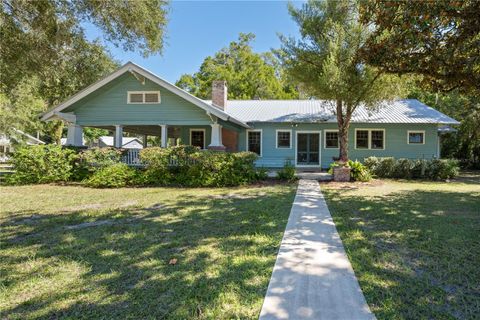 Photo of 207 NE 1st Avenue, Williston, FL 32696 (MLS # OM710462) Photo of 207 NE 1st Avenue, Williston, FL 32696 (MLS # OM710462)