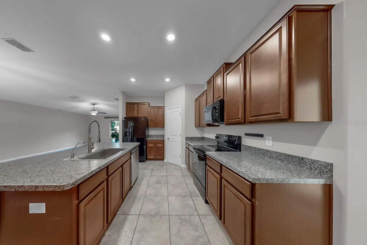 SUNSHINE VILLAGE PH 3B - Residential