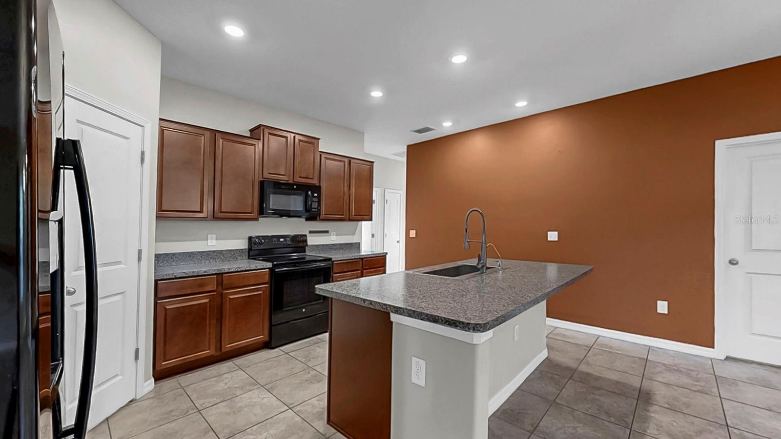 SUNSHINE VILLAGE PH 3B - Residential