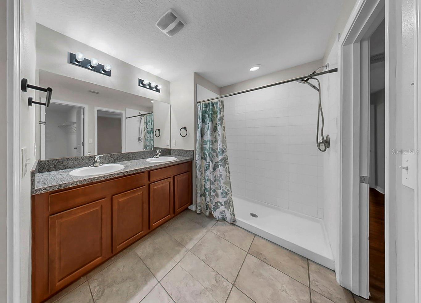 SUNSHINE VILLAGE PH 3B - Residential