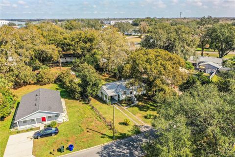 A home in LAKELAND