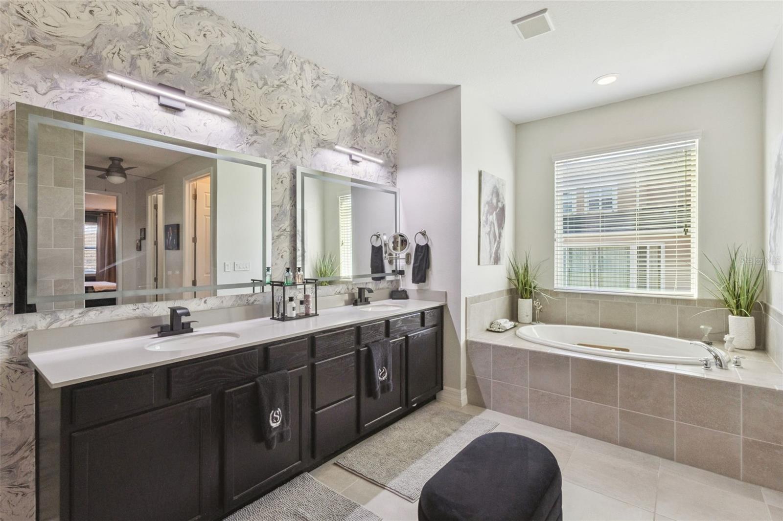 OXFORD CHASE - Residential