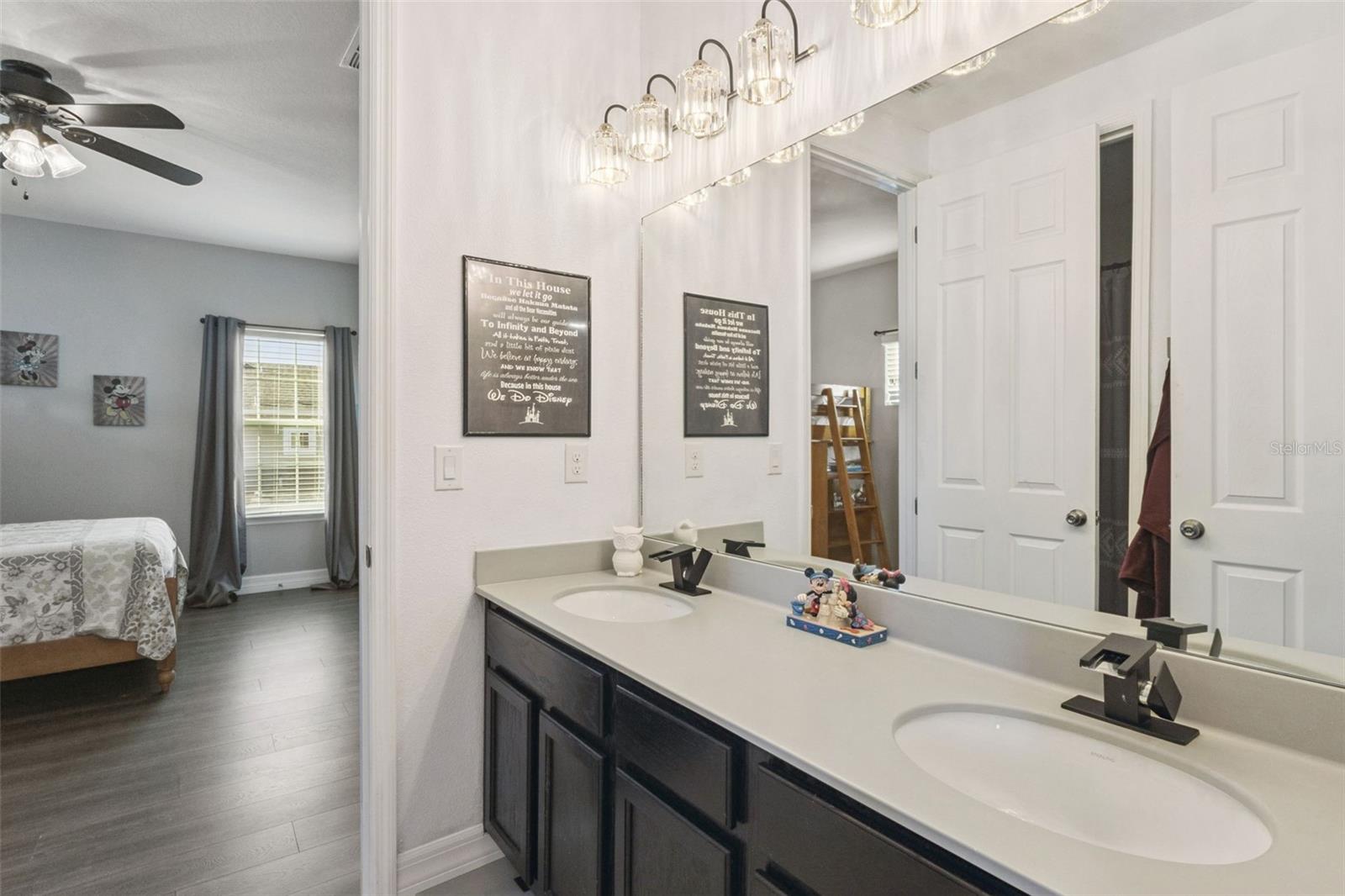 OXFORD CHASE - Residential