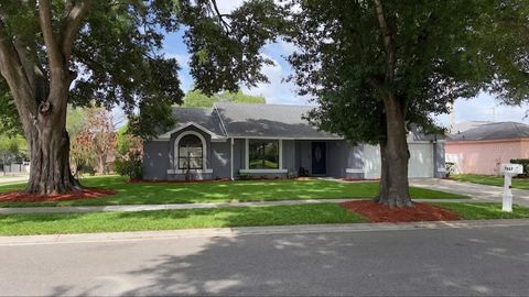 Photo of 7667 Gramercy Drive, Orlando, FL 32818 (MLS # V4948720)