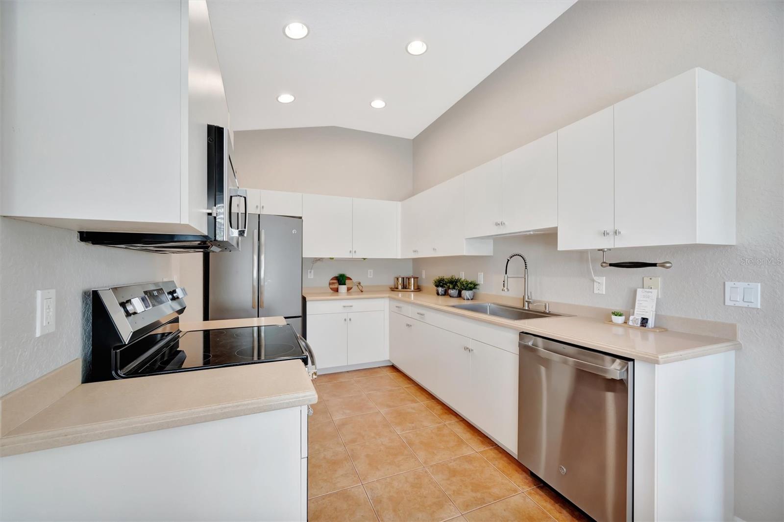 VENETIA PH 5 - Residential