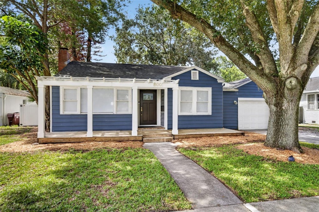 Photo of 800 W Smith Street, Orlando, FL 32804 (MLS # O6432528)