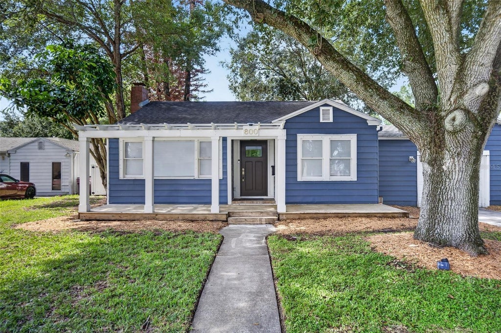Photo of 800 W Smith Street, Orlando, FL 32804 (MLS # O6432528)