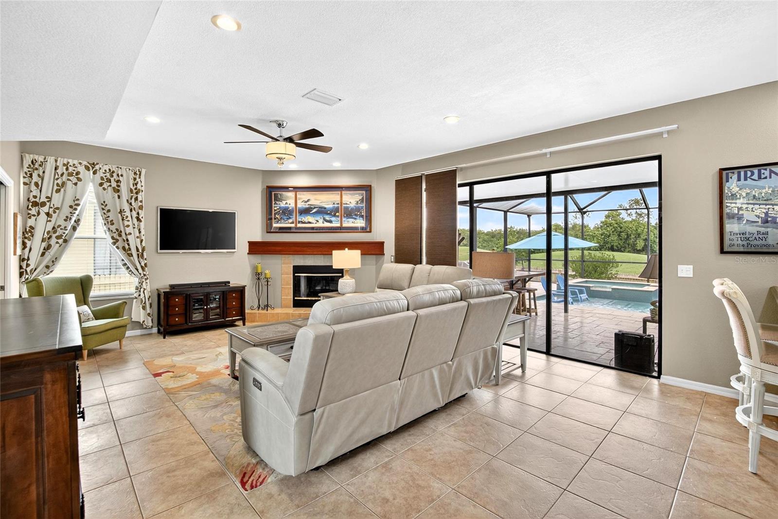 CLUBHOUSE ESTATES AT SUMMERFIE - Residential