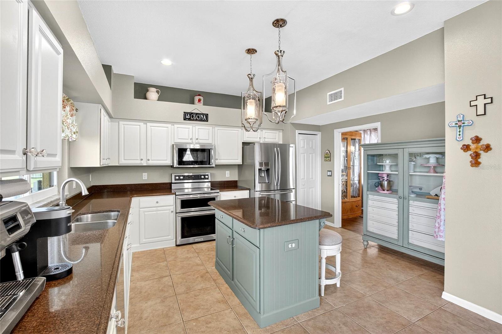 CLUBHOUSE ESTATES AT SUMMERFIE - Residential