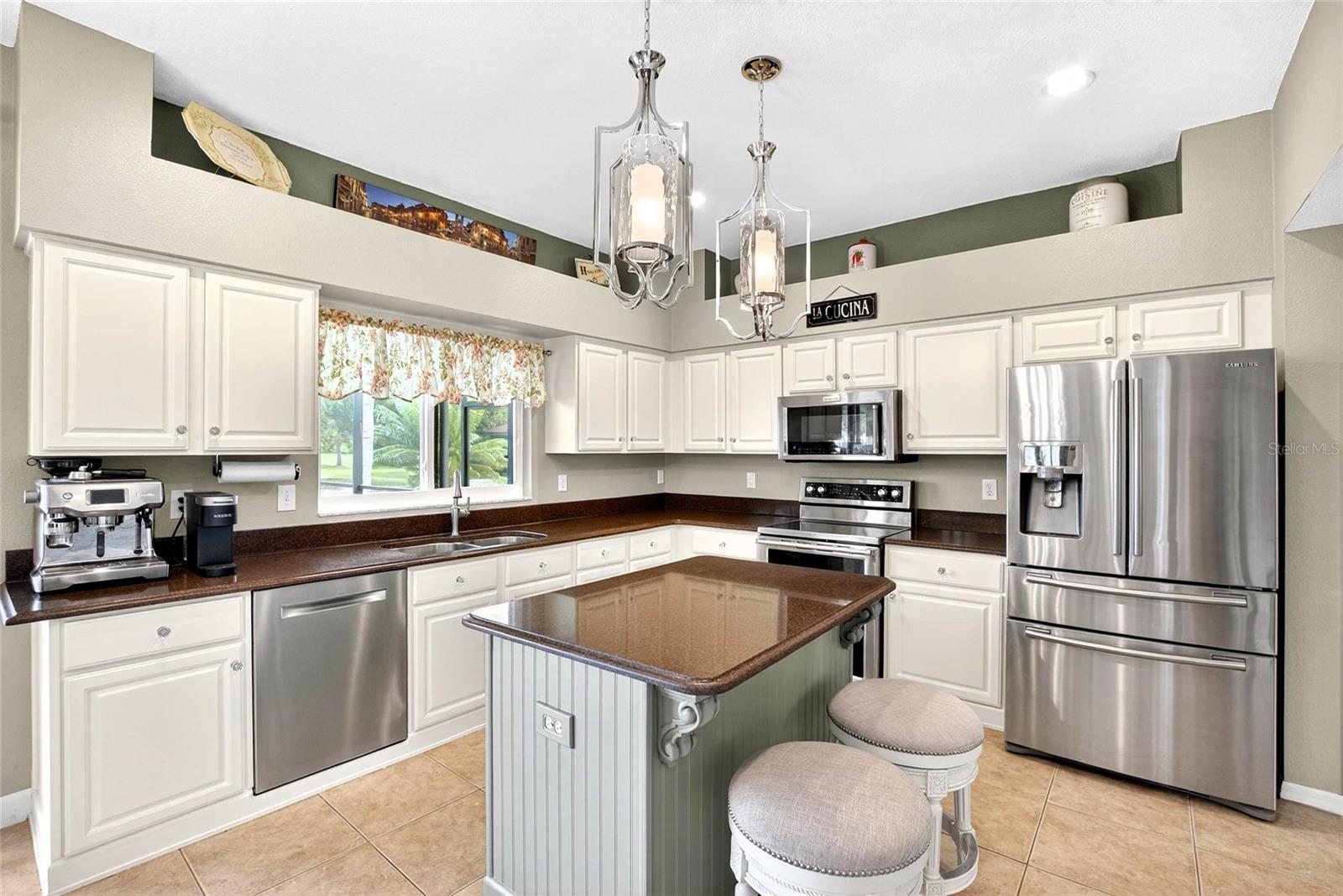 CLUBHOUSE ESTATES AT SUMMERFIE - Residential