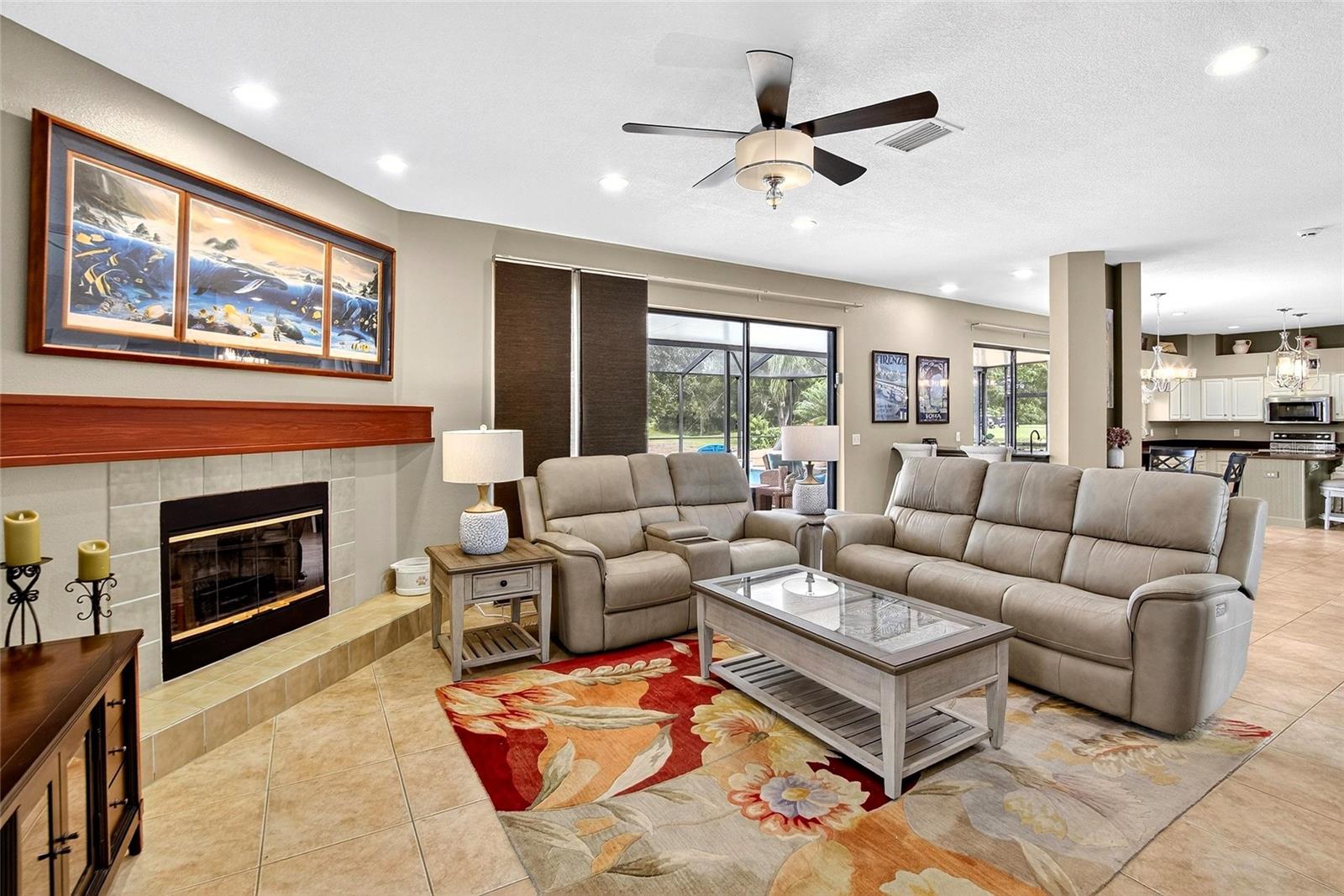 CLUBHOUSE ESTATES AT SUMMERFIE - Residential