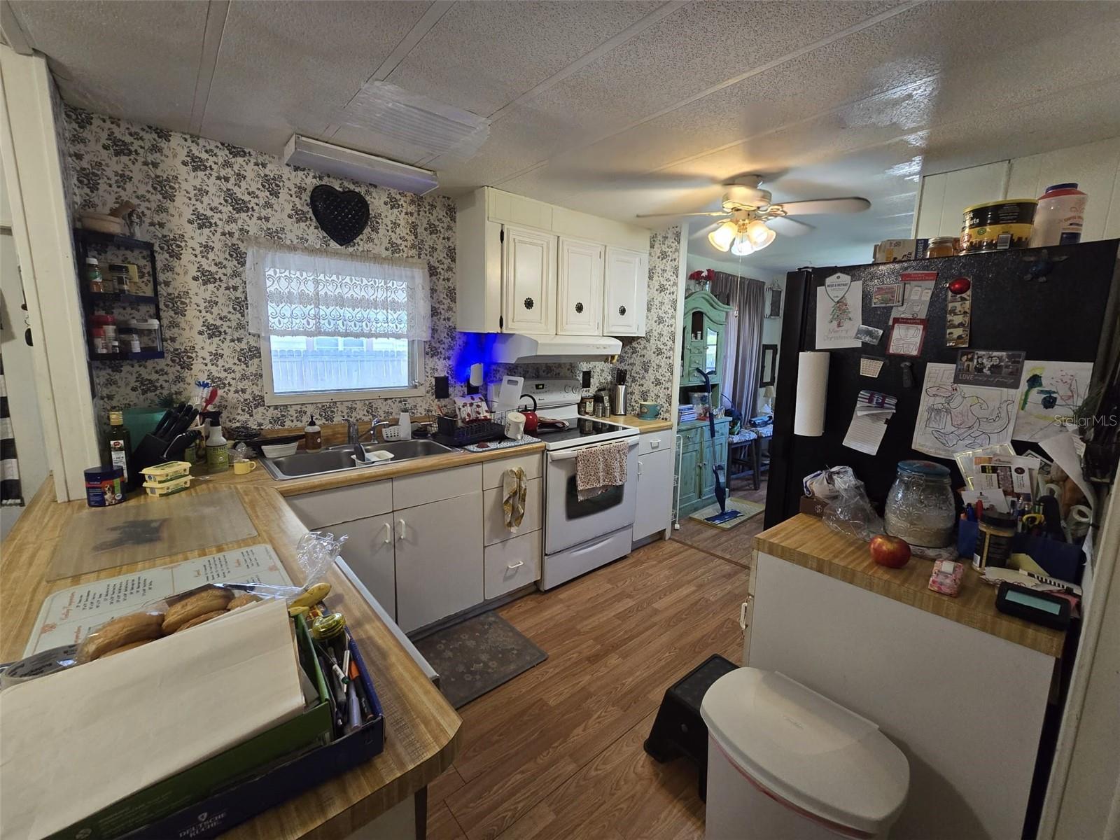 4131 WOODLAND CIRCLE