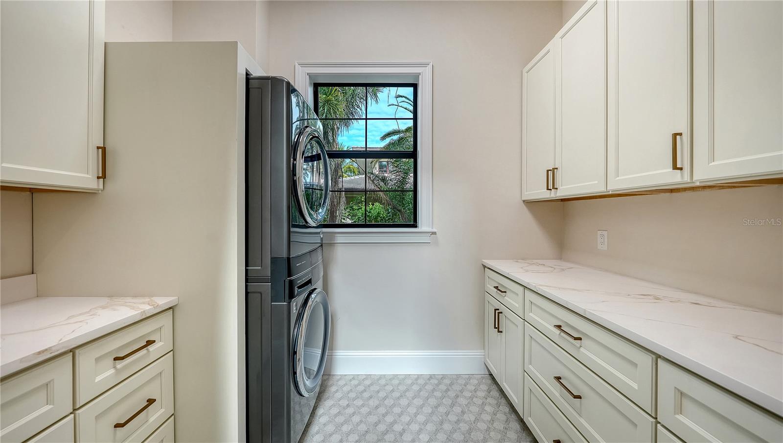 SIESTA BEACH - Residential