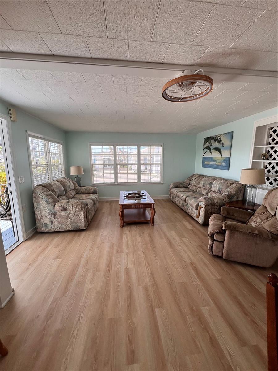 HARBOR LIGHTS MHP CO-OP - Residential