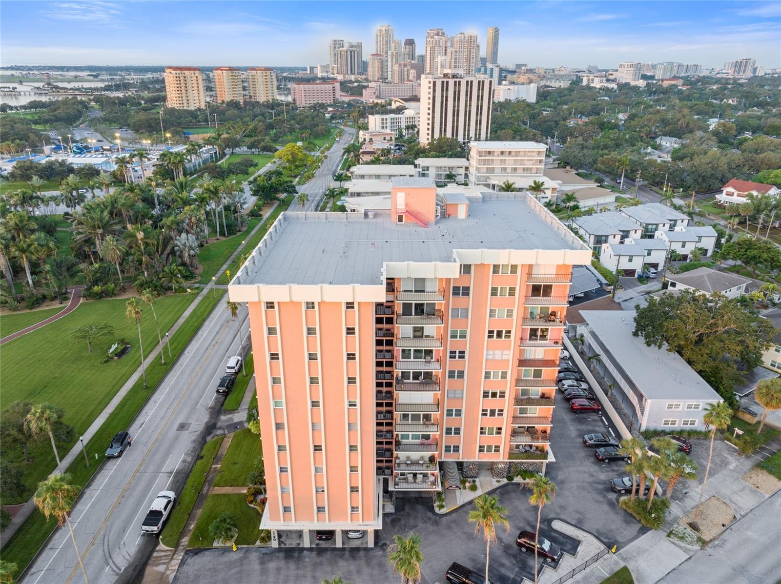Live the ultimate ST. PETE LIFESTYLE in this FULLY FURNISHED 4TH-FLOOR RENTAL AT THE NORMANDY. Wake up to SUNRISES OVER TAMPA BAY, with sweeping views of NORTHSHORE, FLORA WILEY PARK, TENNIS & VOLLEYBALL COURTS, and the ST. PETE SKYLINE. Nearby amenities include a DOG PARK, AQUATIC COMPLEX, VINOY PARK and an OUTDOOR PUBLIC FITNESS AREA. For boating enthusiasts, the ST. PETERSBURG MUNICIPAL MARINA and ST. PETE YACHT CLUB are just around the corner where you can dock your boat and find jet-ski, fishing and boating tours.
This FULLY FURNISHED UNIT is curated with MAGAZINE-WORTHY DECOR, including SMEG APPLIANCES and designer furnishings—everything you need to move in and start living the FLORIDA LIFESTYLE. With 2 BEDROOMS, 2 BATHROOMS, and PET-FRIENDLY POLICY, this home offers comfort, convenience, and elegance all in one.
Experience RESORT-STYLE LIVING WITH CITY AND WATERFRONT ACCESS all from the comfort of your own condo.
