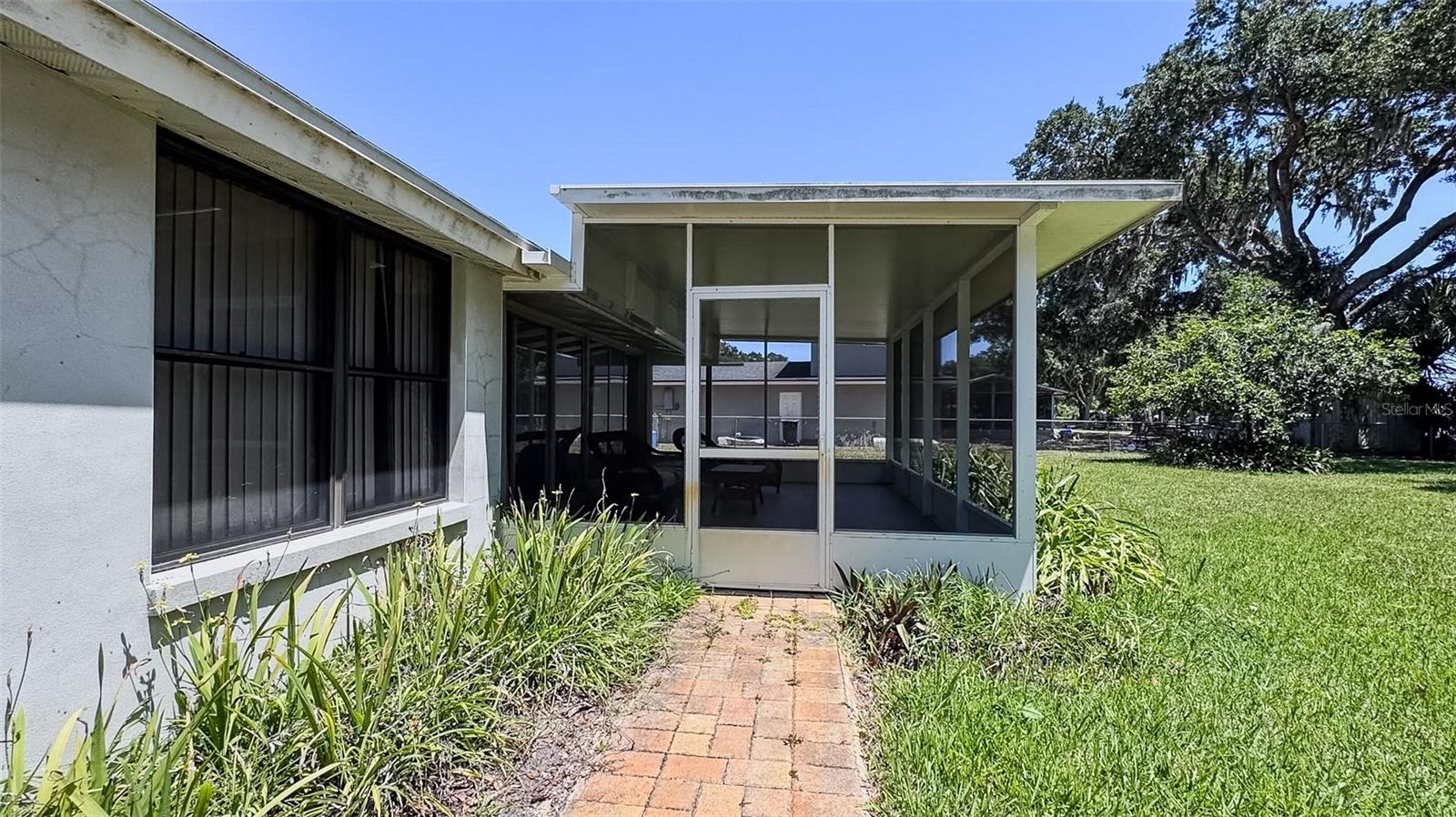 ROCHELLE GARDENS - Residential Lease