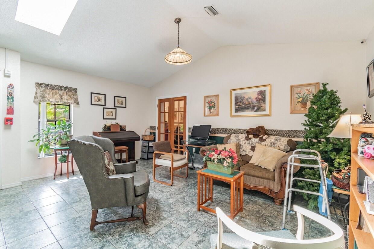 SPRING HILL - Commercial Sale