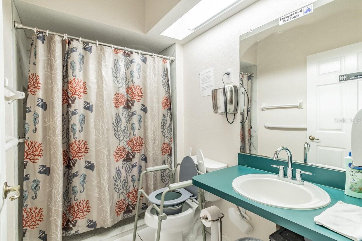 SPRING HILL - Commercial Sale