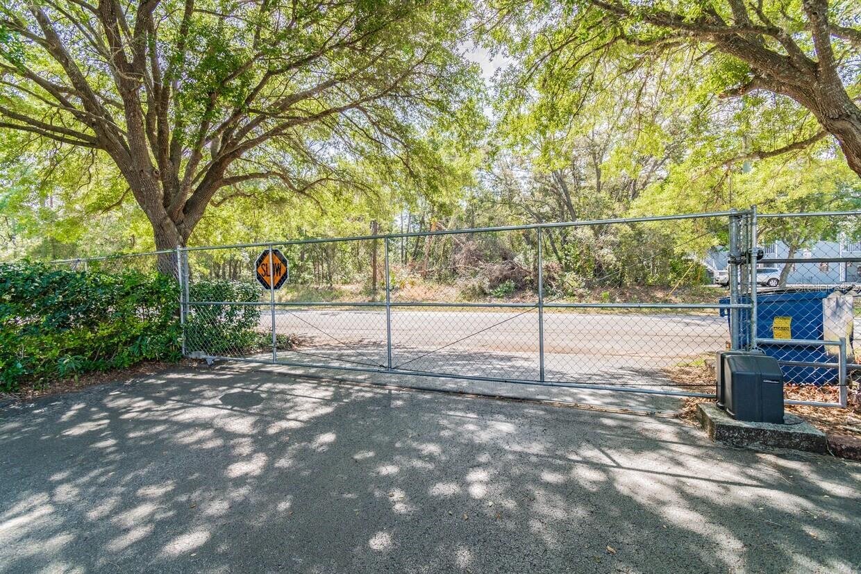 SPRING HILL - Commercial Sale