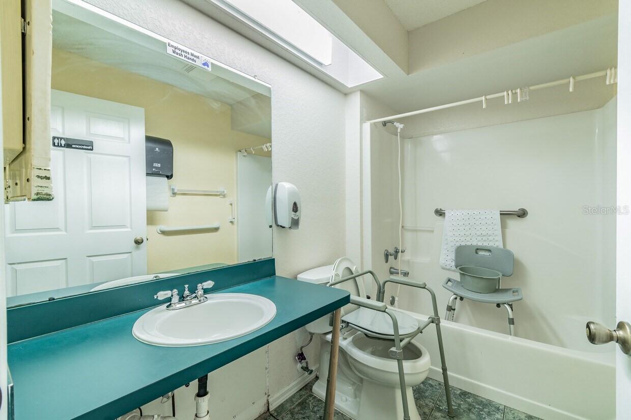 SPRING HILL - Commercial Sale