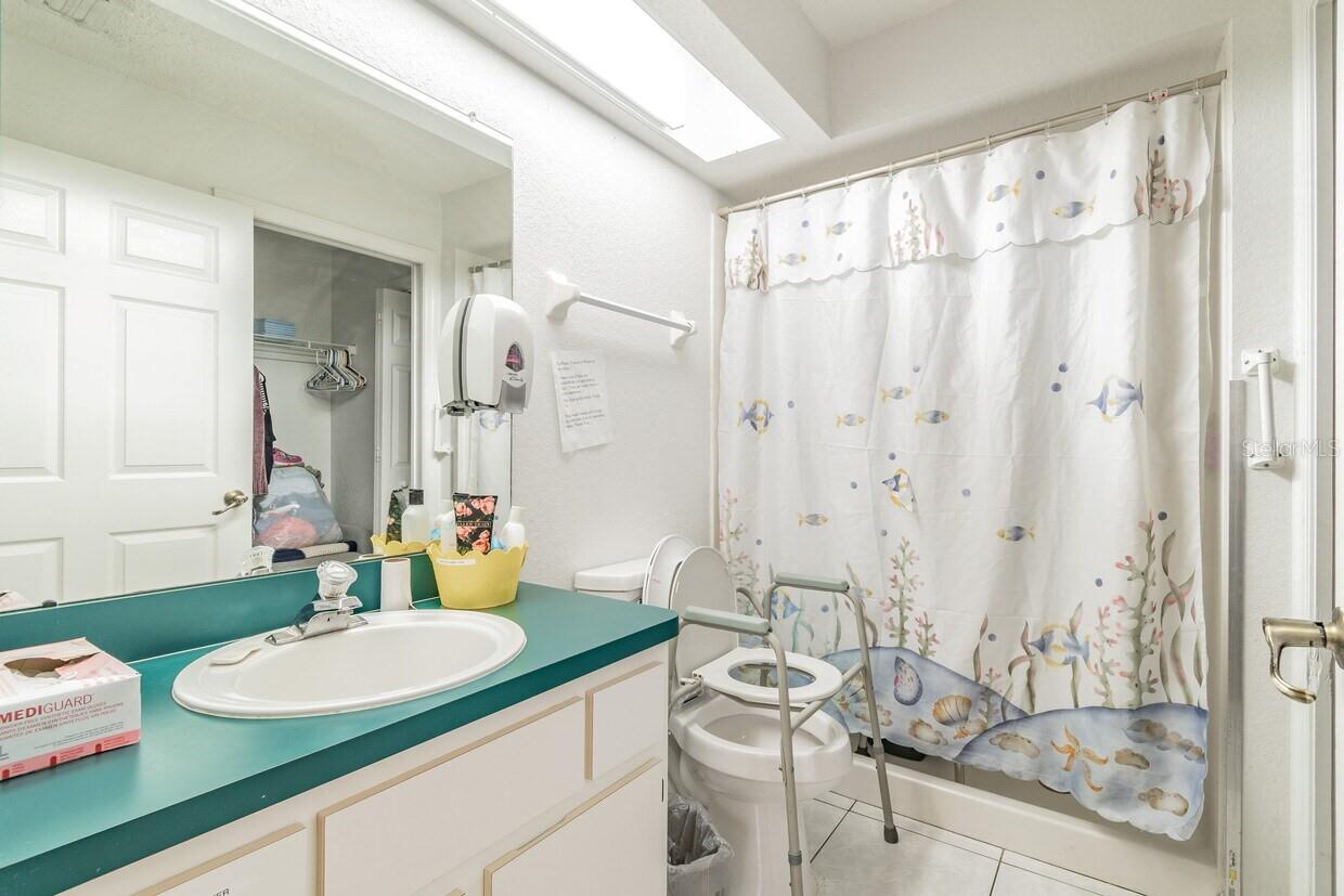 SPRING HILL - Commercial Sale