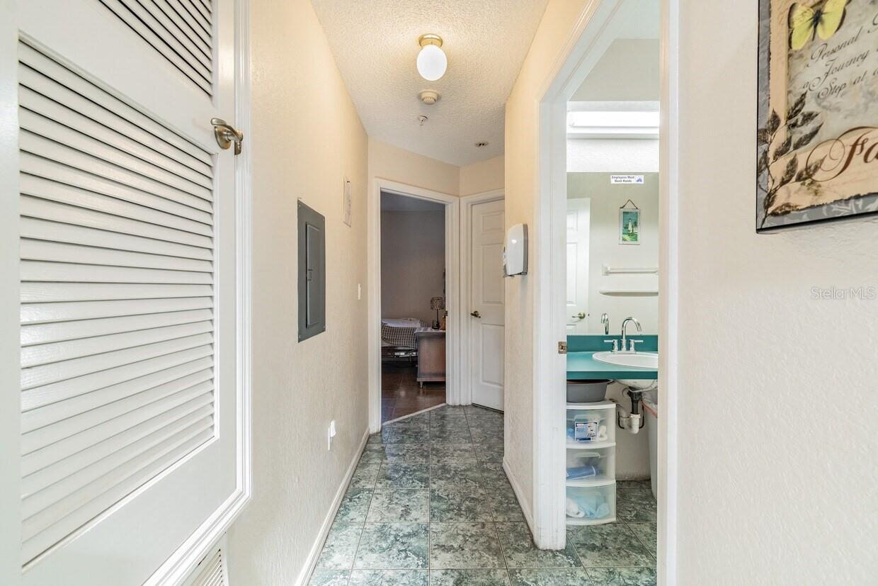 SPRING HILL - Commercial Sale