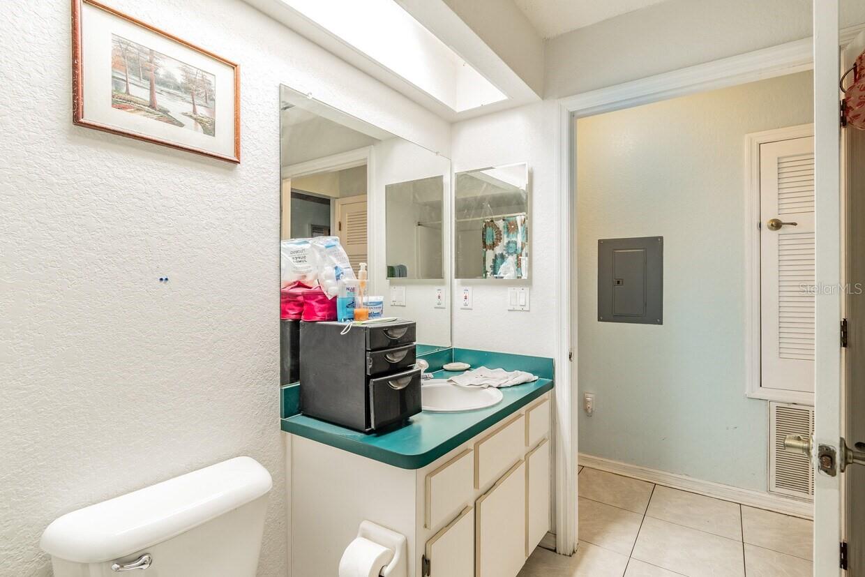 SPRING HILL - Commercial Sale