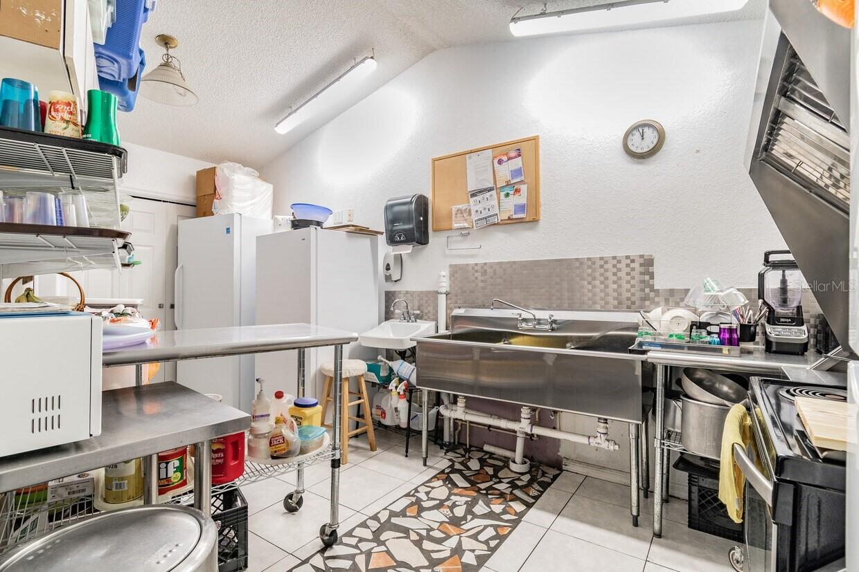 SPRING HILL - Commercial Sale