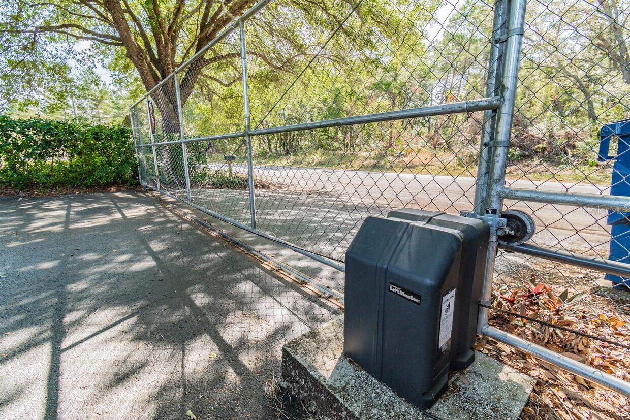 SPRING HILL - Commercial Sale