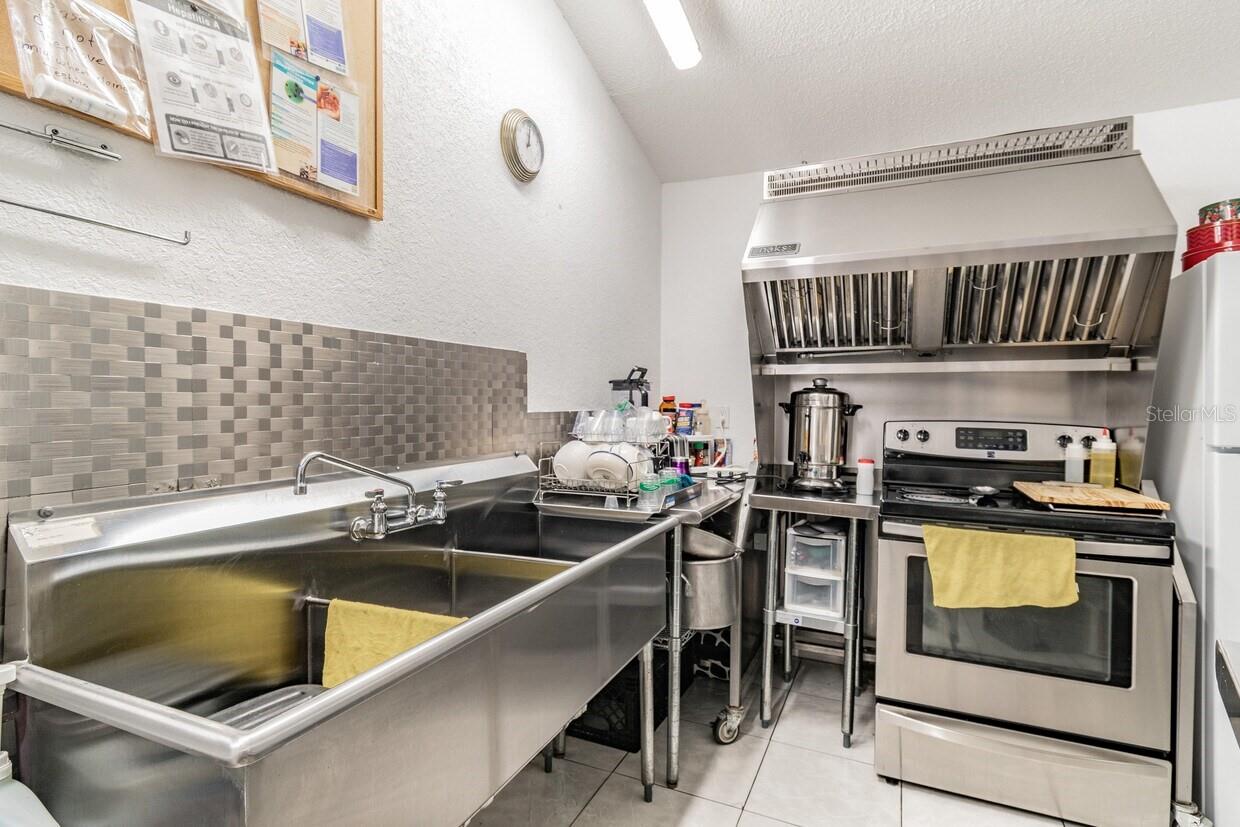 SPRING HILL - Commercial Sale