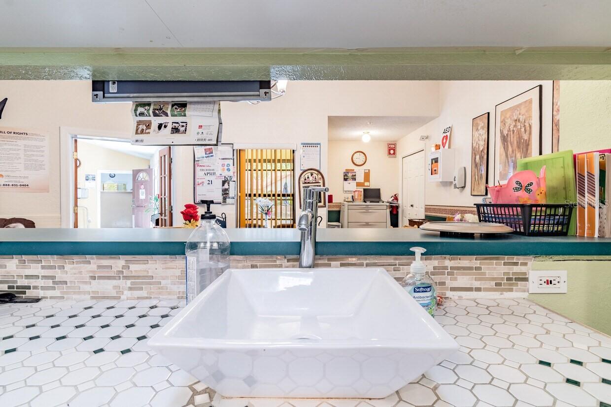 SPRING HILL - Commercial Sale