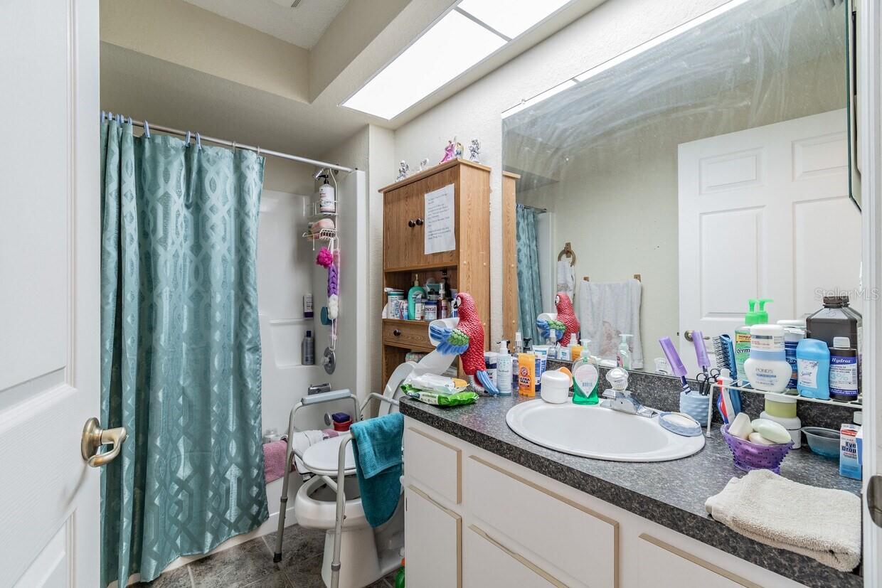 SPRING HILL - Commercial Sale