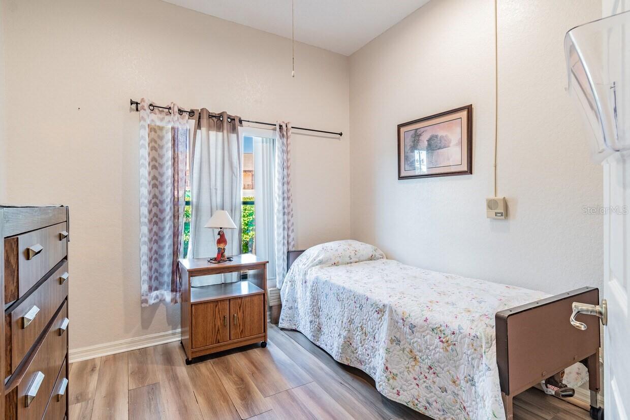 SPRING HILL - Commercial Sale