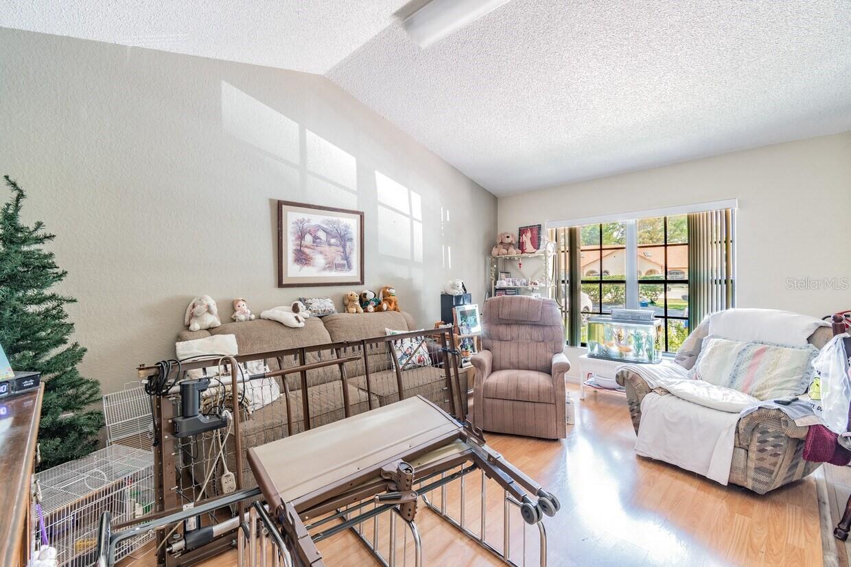 SPRING HILL - Commercial Sale