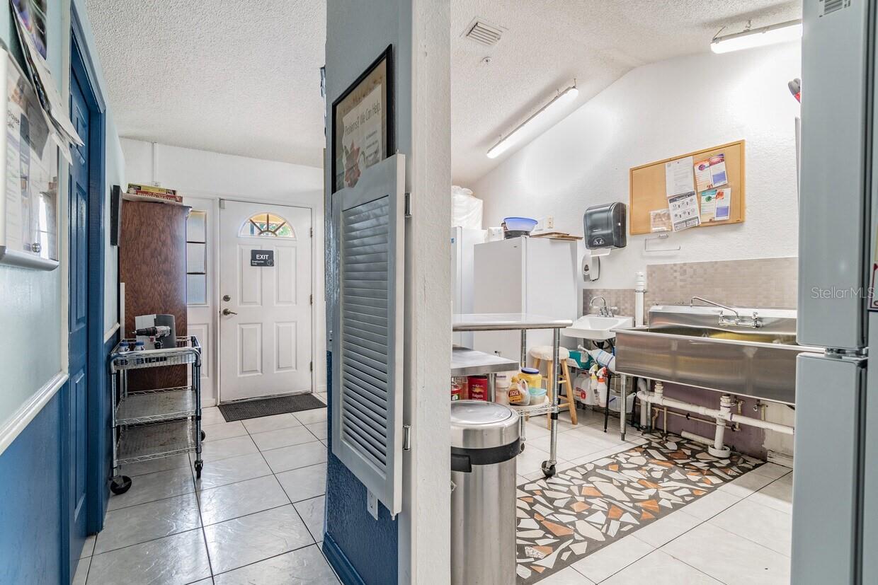 SPRING HILL - Commercial Sale